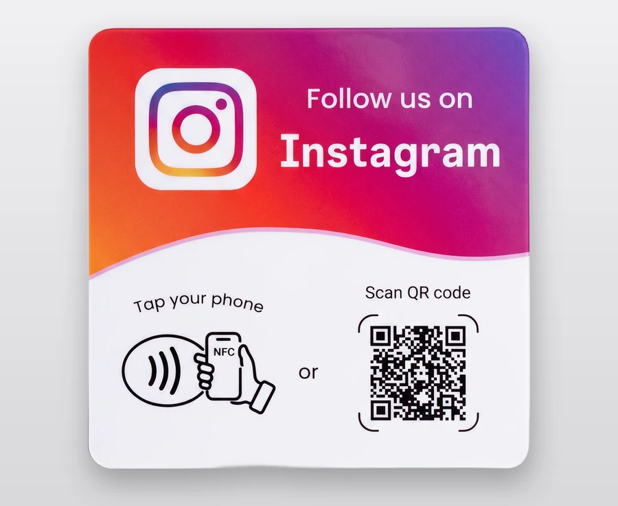 NFC-Karte im Instagram-Farbverlauf mit QR-Code